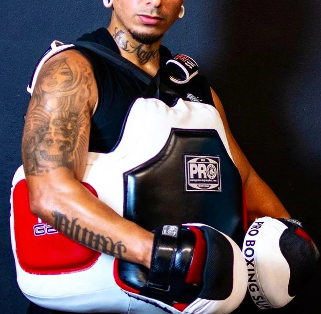 Pro Boxing Supplies Pro Boxing® Mesh Vent Professional Focus Curve Mitt - Black/White Mesh Trim Punch Mitts 2 Pro Boxing Supplies Pro Boxing® Mesh Vent Professional Focus Curve Mitt - Black/White Mesh Trim Punch Mitts